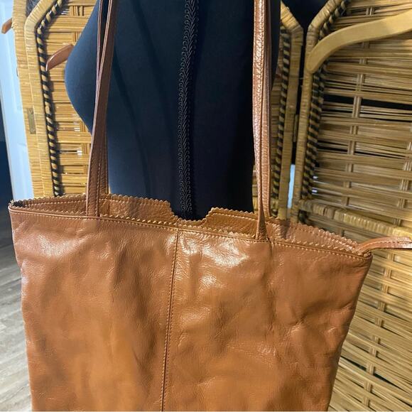 Latico Brown Leather Tote Bag zippered top Classic Design hidden pocket - Picture 3 of 9